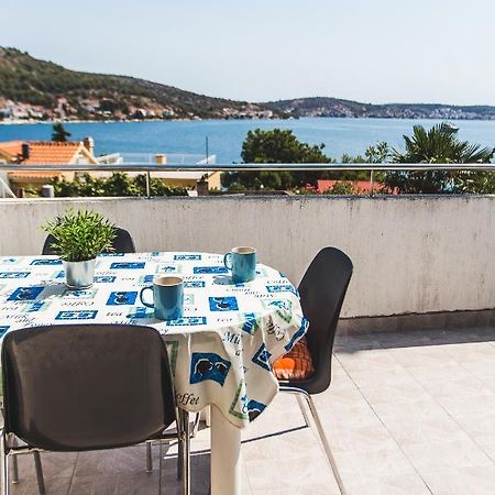 Apartmani Males Rogoznica  Esterno foto