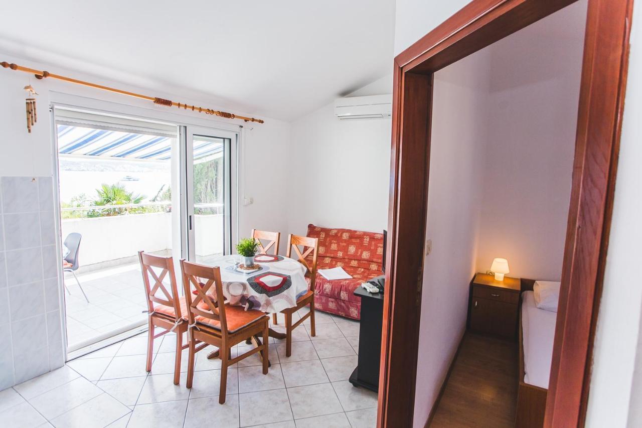 Apartmani Males Rogoznica  Esterno foto