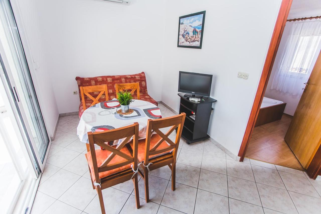 Apartmani Males Rogoznica  Esterno foto
