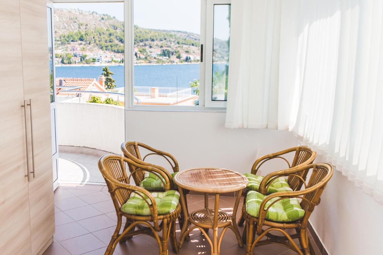 Apartmani Males Rogoznica  Esterno foto