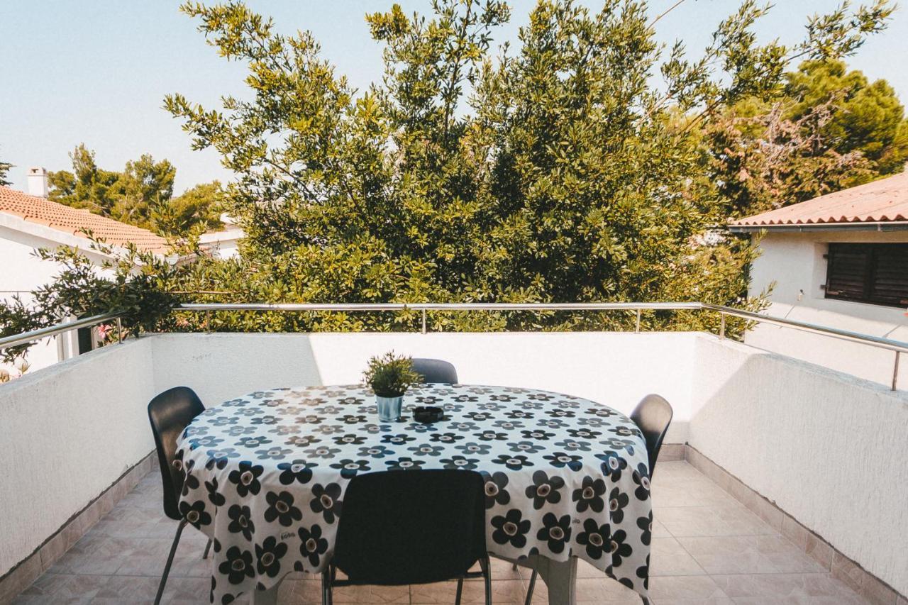 Apartmani Males Rogoznica  Esterno foto