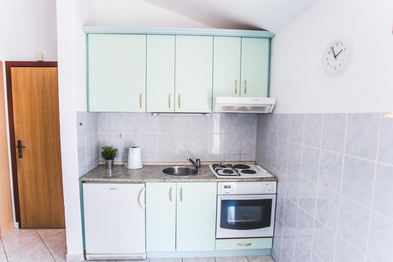 Apartmani Males Rogoznica  Esterno foto
