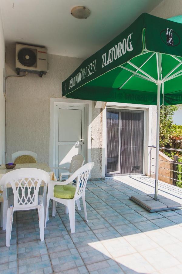 Apartmani Males Rogoznica  Esterno foto