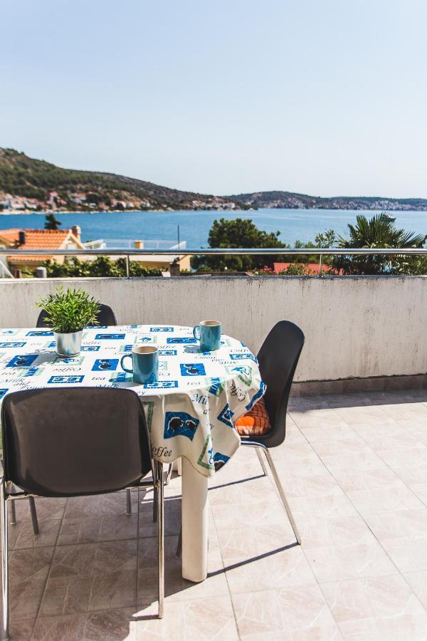 Apartmani Males Rogoznica  Esterno foto