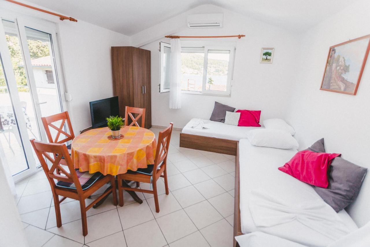 Apartmani Males Rogoznica  Esterno foto