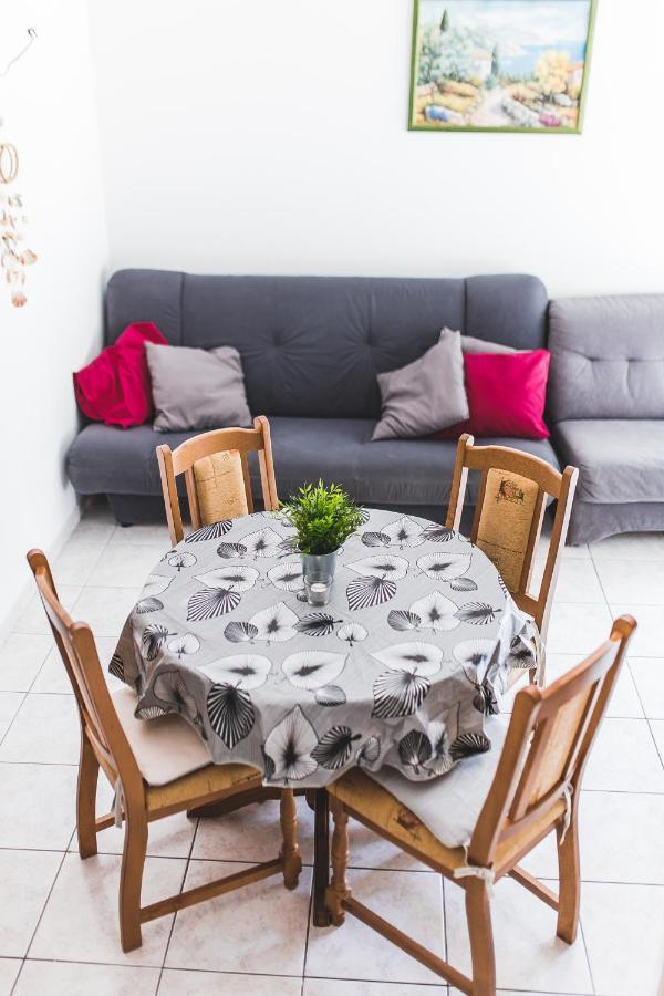 Apartmani Males Rogoznica  Esterno foto