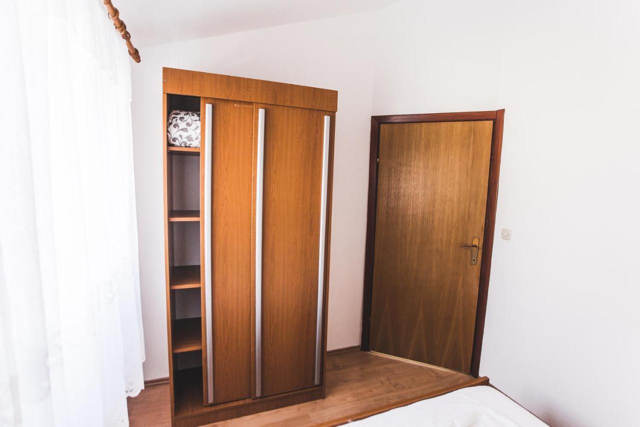 Apartmani Males Rogoznica  Esterno foto