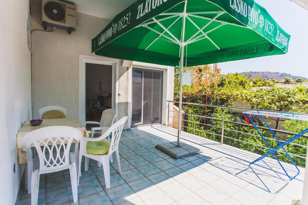 Apartmani Males Rogoznica  Esterno foto
