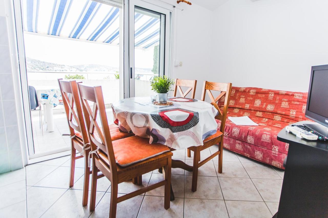 Apartmani Males Rogoznica  Esterno foto